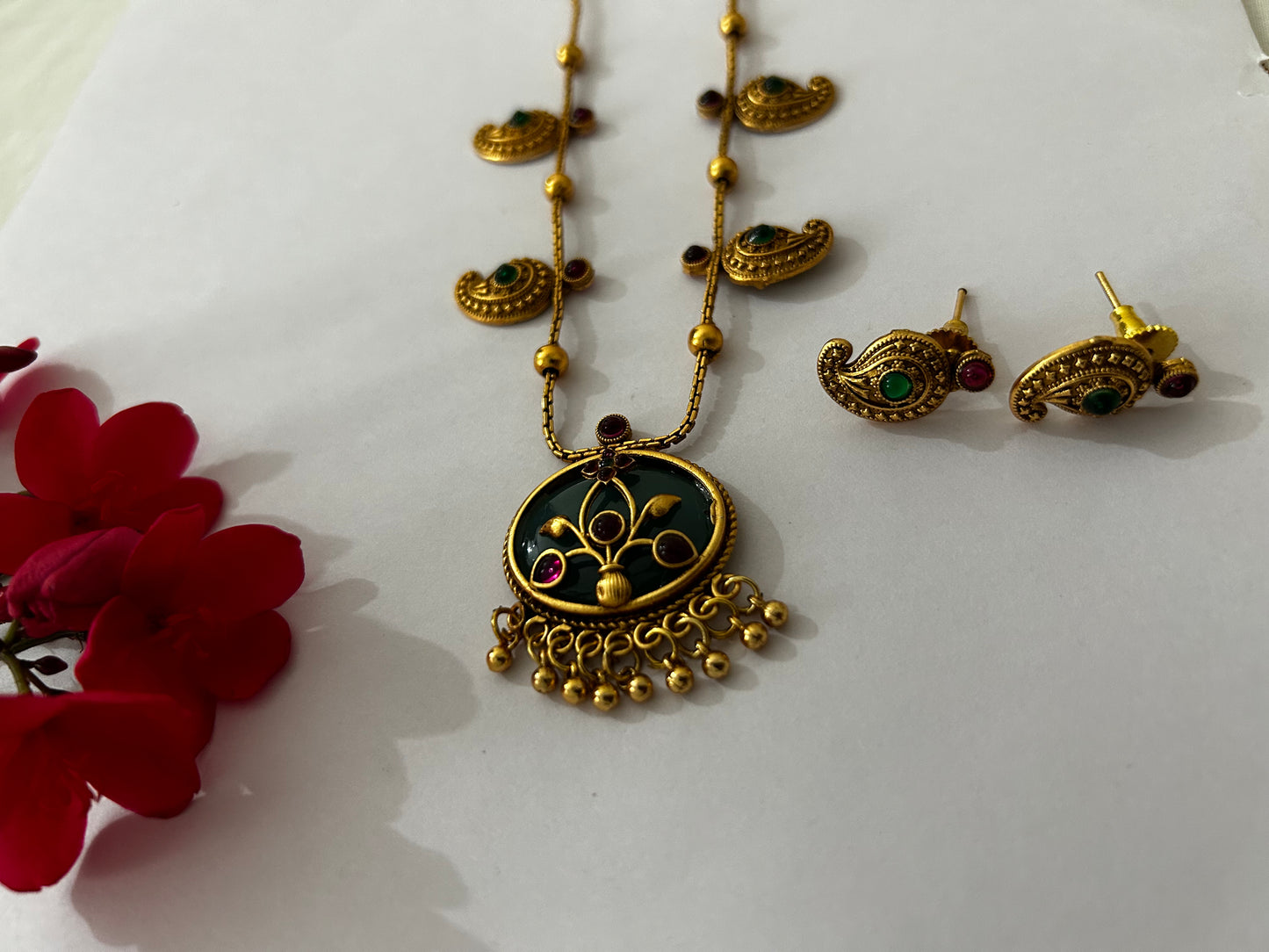 Antique gold jewelry set